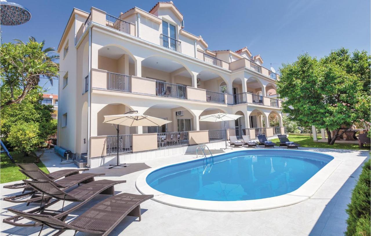 Lovely Apartment In Kastel Stafilic With Jacuzzi Kaštela Zewnętrze zdjęcie
