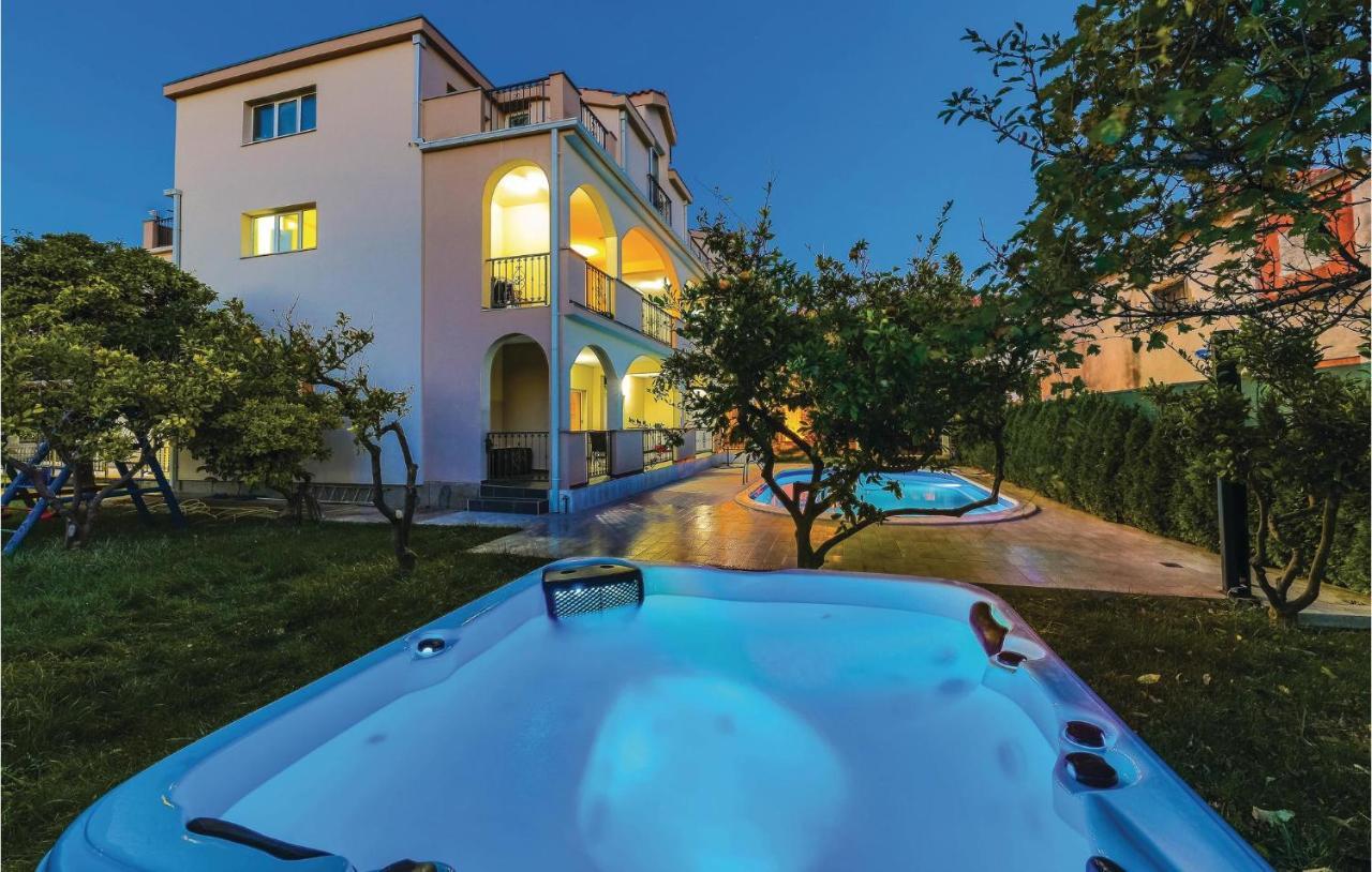 Lovely Apartment In Kastel Stafilic With Jacuzzi Kaštela Zewnętrze zdjęcie