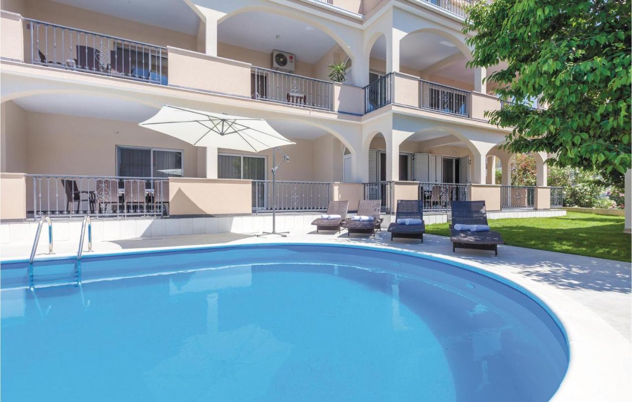 Lovely Apartment In Kastel Stafilic With Jacuzzi Kaštela Zewnętrze zdjęcie