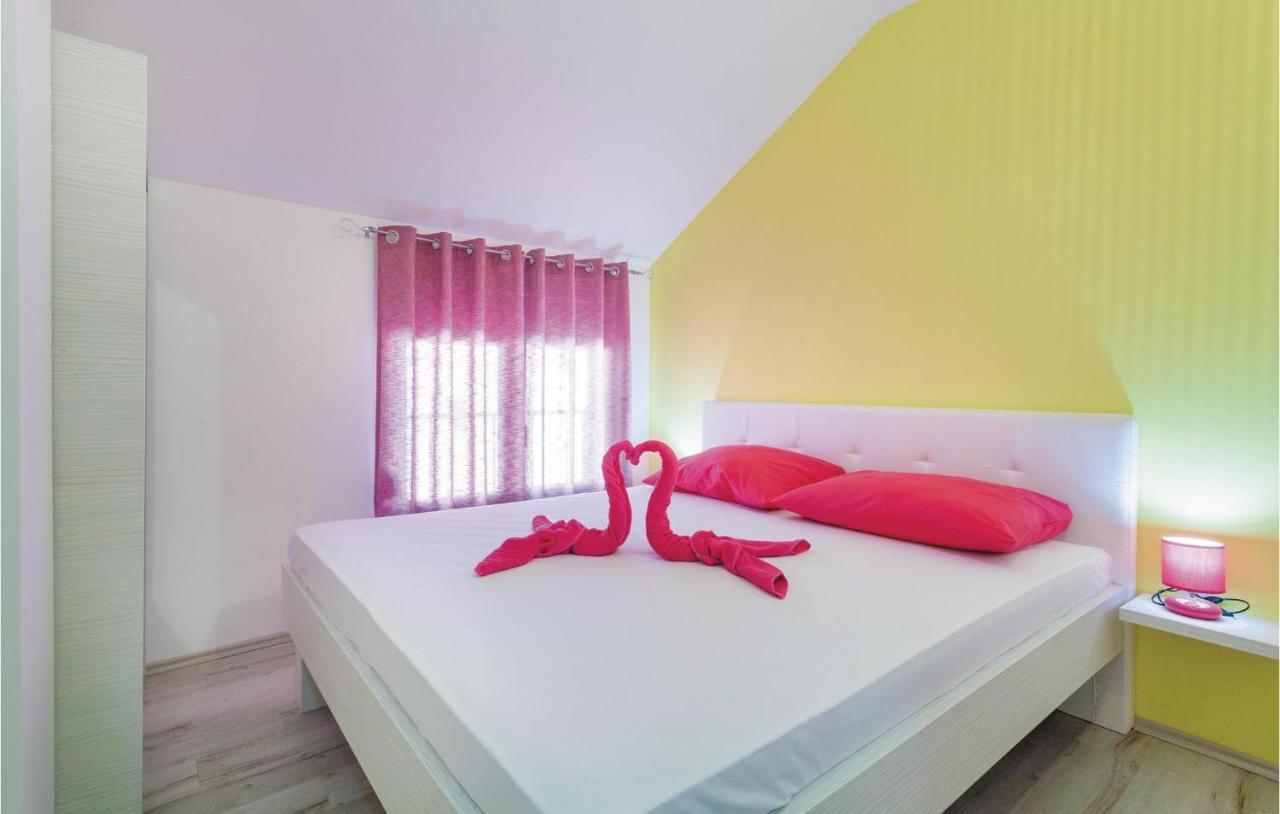 Lovely Apartment In Kastel Stafilic With Jacuzzi Kaštela Zewnętrze zdjęcie