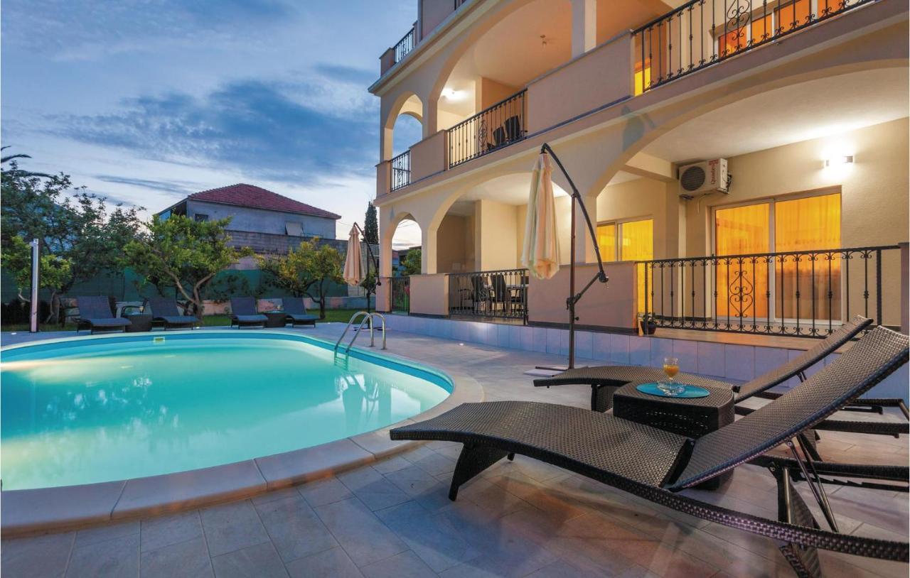 Lovely Apartment In Kastel Stafilic With Jacuzzi Kaštela Zewnętrze zdjęcie