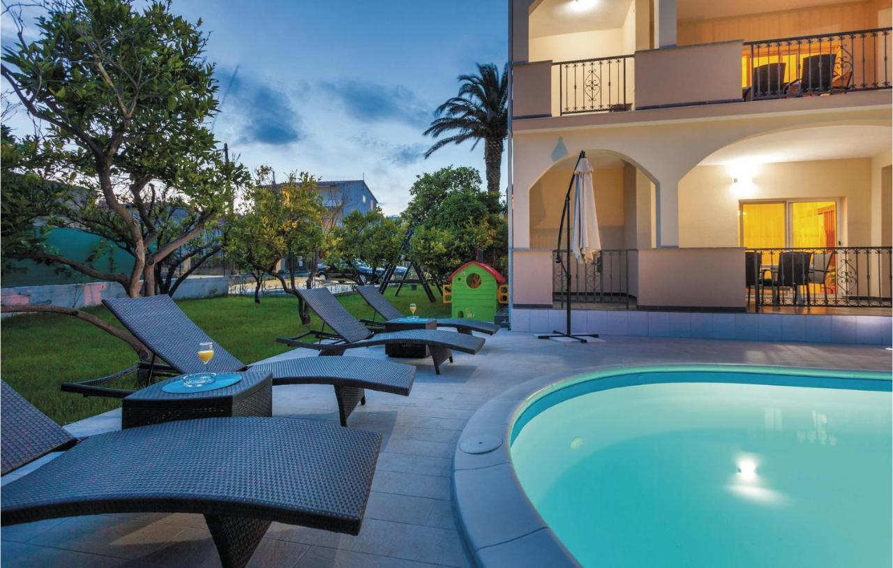 Lovely Apartment In Kastel Stafilic With Jacuzzi Kaštela Zewnętrze zdjęcie