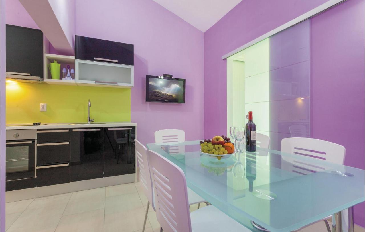 Lovely Apartment In Kastel Stafilic With Jacuzzi Kaštela Zewnętrze zdjęcie