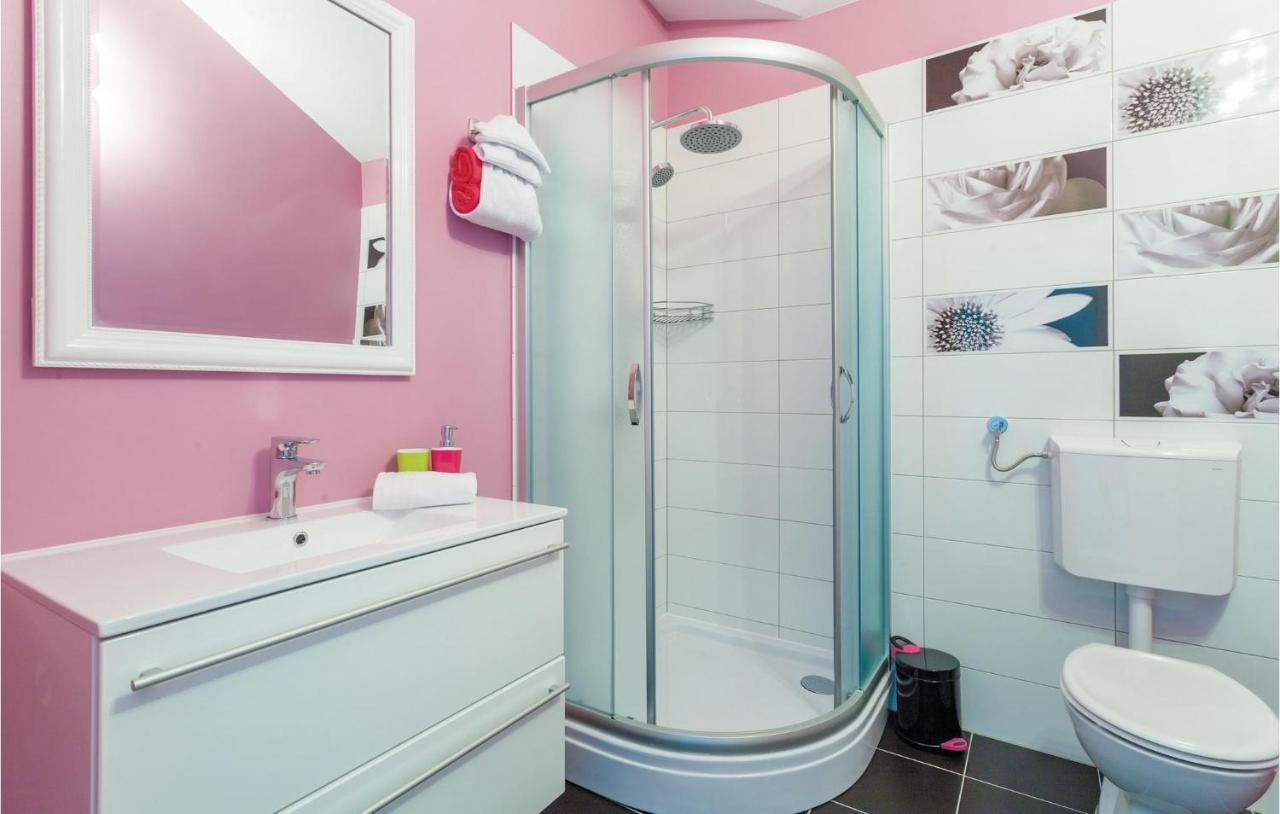 Lovely Apartment In Kastel Stafilic With Jacuzzi Kaštela Zewnętrze zdjęcie