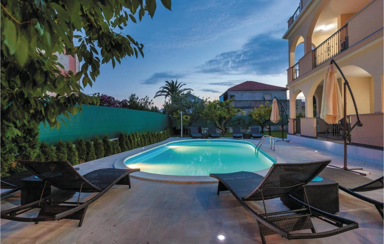 Lovely Apartment In Kastel Stafilic With Jacuzzi Kaštela Zewnętrze zdjęcie
