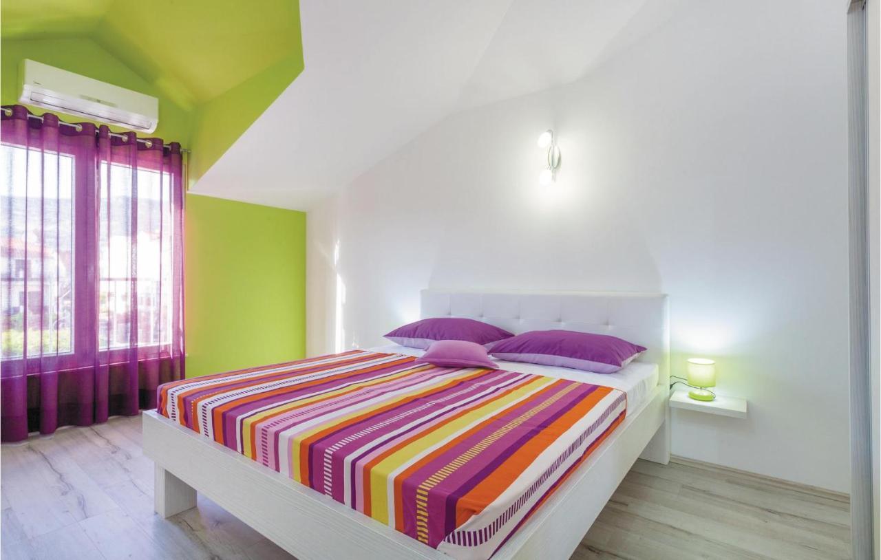 Lovely Apartment In Kastel Stafilic With Jacuzzi Kaštela Zewnętrze zdjęcie