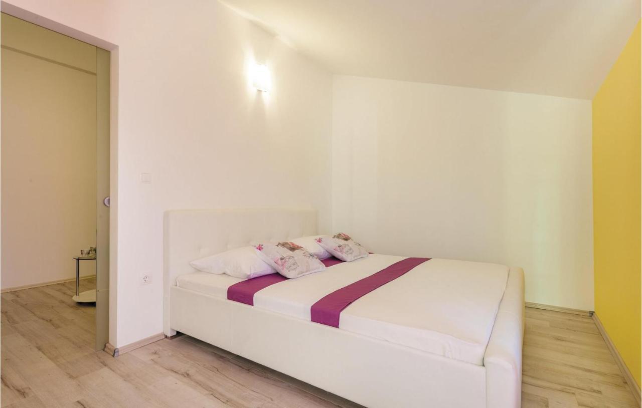 Lovely Apartment In Kastel Stafilic With Jacuzzi Kaštela Zewnętrze zdjęcie