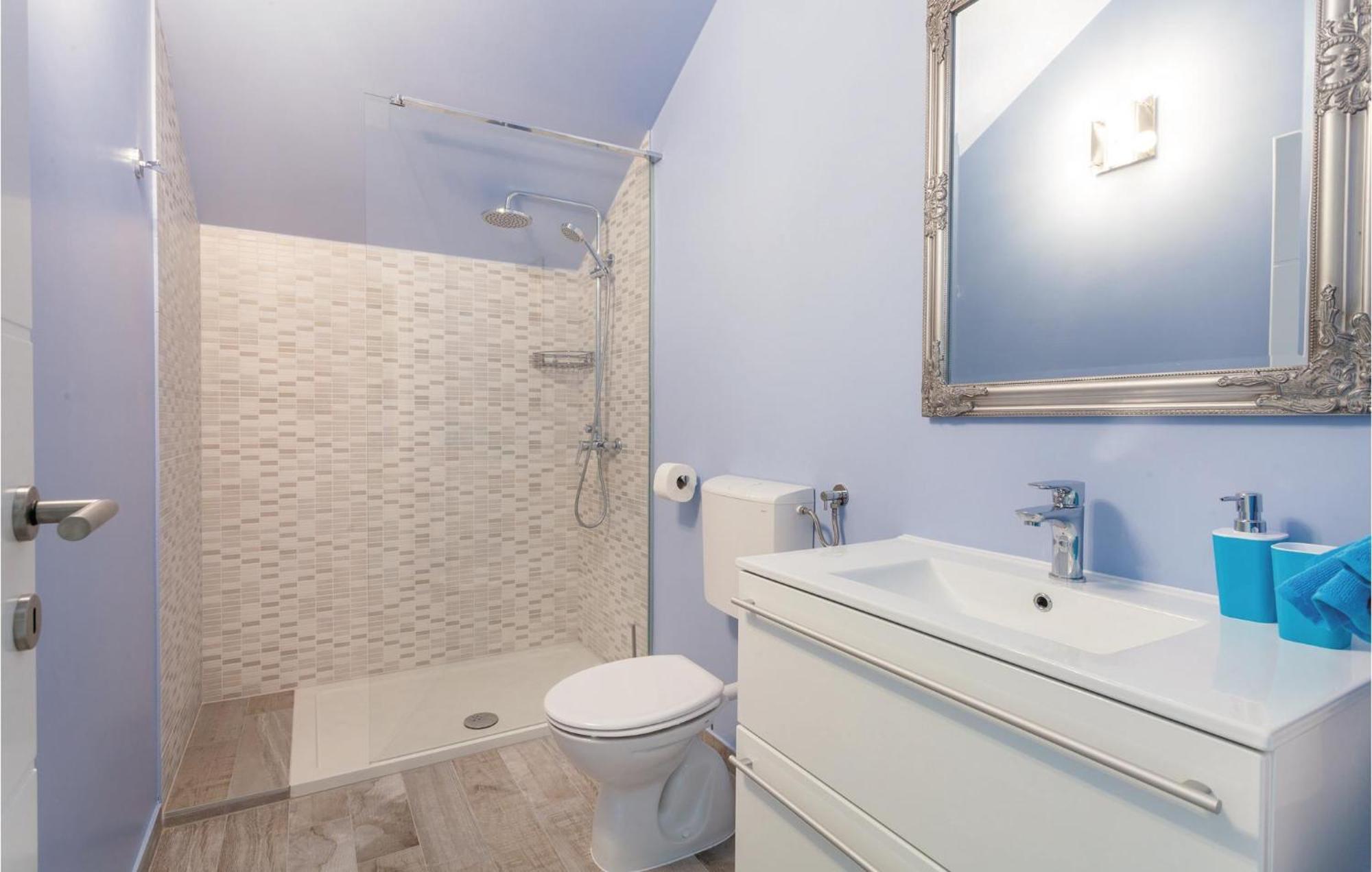 Lovely Apartment In Kastel Stafilic With Jacuzzi Kaštela Zewnętrze zdjęcie